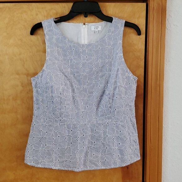 crown & ivy Tops - Crown and Ivy medium blouse